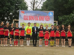Đội nữ khoa KT&PTNT giành chức vô địch Giải bóng đá sinh viên trường năm 2017